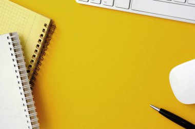 İş yeri. Ofiste bir gün.