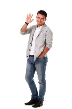 Beyaz arka planda izole edilmiş genç yakışıklı adamın stüdyo portresi.