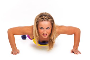 Beyaz arka plan üzerinde yalıtılmış çalışma güzel bir genç kadın