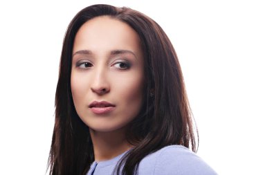 Beyaz arka planda bir kadın