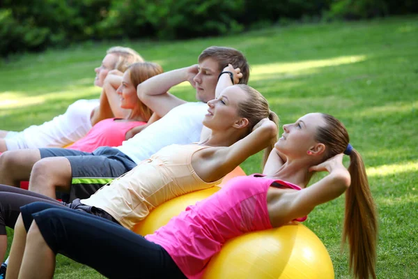 Group Young Caucasian People Working Out Park — Stock Photo, Image