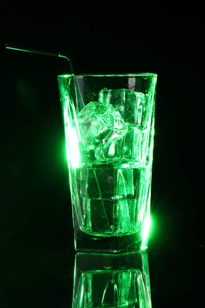 Cocktail Ácido Verde Com Gelo — Fotografia de Stock