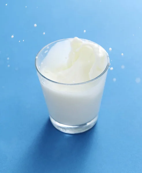 飲んで ガラスのミルク — ストック写真