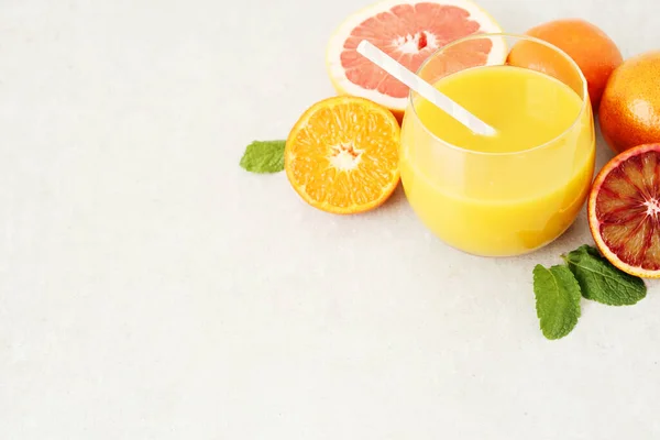 Various Citrus Fruits Drink Table — Stock Photo, Image