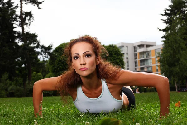 Beautiful Middleaged Caucasian Woman Working Out Park — Stock Photo, Image