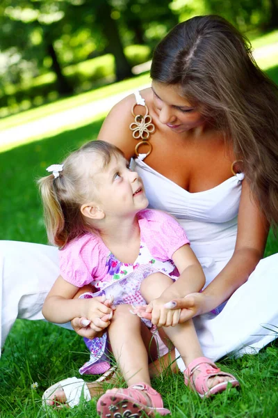 Gadis Manis Dan Cantik Dengan Ibunya — Stok Foto