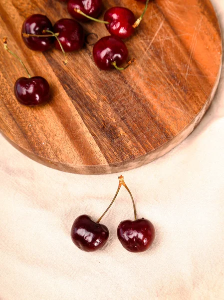 Berry Cerise Sur Table — Photo