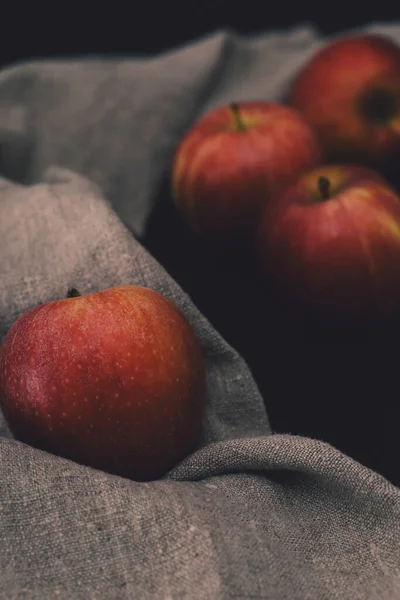 Läckra Äpplen Bordet — Stockfoto