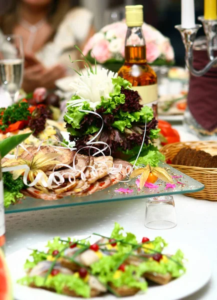 Comida Fresca Sabrosa Sobre Mesa — Foto de Stock