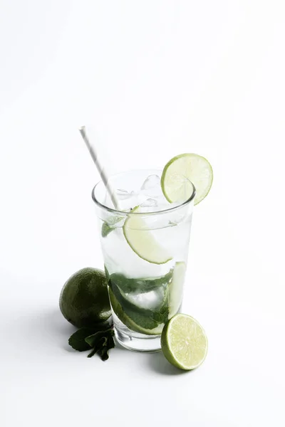Alcohol Mojito Cocktail Tafel — Stockfoto