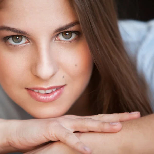 Retrato Jovem Mulher Caucasiana Sensual — Fotografia de Stock