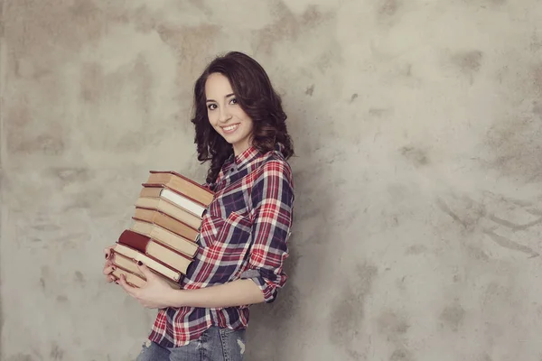 Leuke Vrouw Met Een Hoop Boeken — Stockfoto