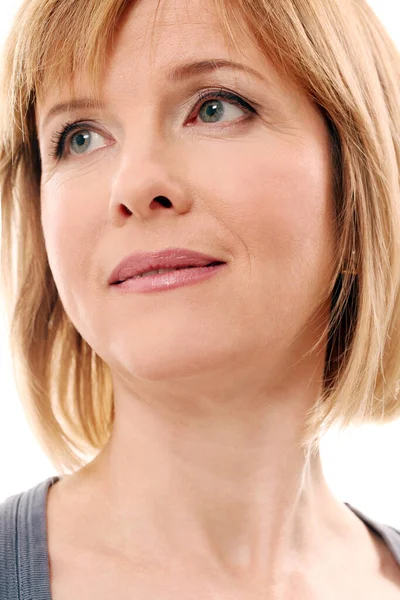 Schöne Frau Mittleren Alters Mit Kurzen Haaren Auf Weißem Hintergrund — Stockfoto