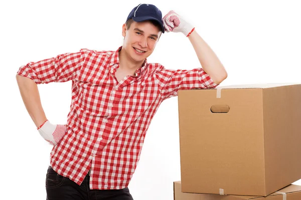 Hermoso Joven Mensajero Caucásico Con Caja Marrón Sobre Fondo Blanco — Foto de Stock