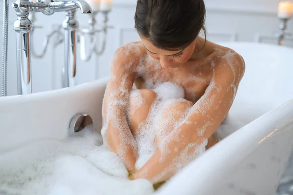 Hygiene Schöne Mädchen Einer Badewanne — Stockfoto