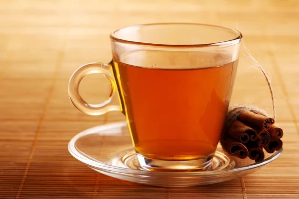 Xícara Chá Quente Paus Canela Tapete Madeira — Fotografia de Stock
