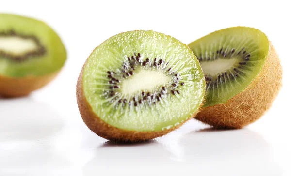 Fructe Proaspete Kiwi Fundal Alb — Fotografie, imagine de stoc