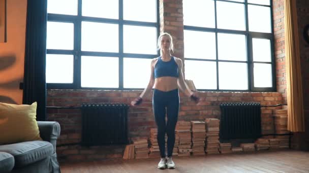 Trainen Thuis Sport Levensstijl Vrouw Heeft Een Fitness Sessie Thuis — Stockvideo