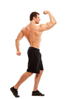 Beyaz bir arka plan üzerinde çıplak gövde izolasyonu olan yakışıklı kaslı adam.