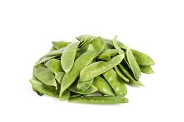 Sebze. Beyaz arkaplanda yeşil bezelyeler