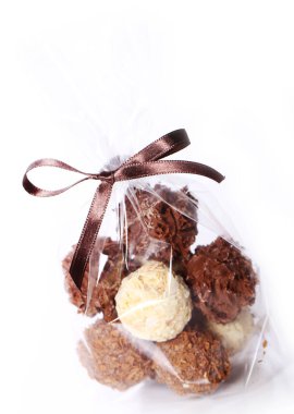 Çikolata şekerlemelerini kapatın. 