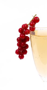 Kutlama. Masada bir kadeh şampanya