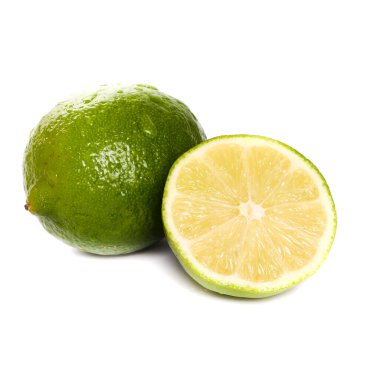 Citrus, ekşi. Masada limon var.