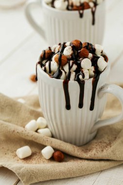 Şekerlemeli sıcak kakao içeceği.