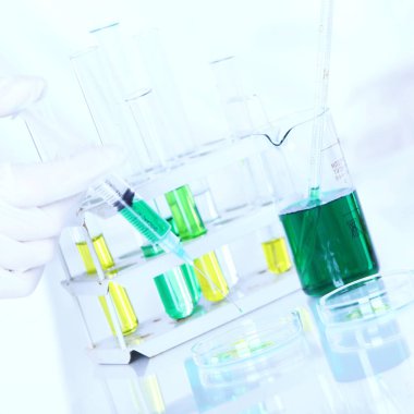 Laboratuvarda bilimsel bir araştırma.