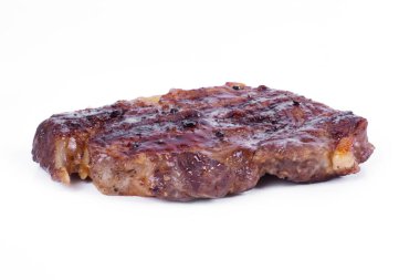 Beyaz arka planda ızgara biftek.