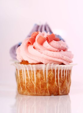 Beyaz arka planda tatil çörekleri