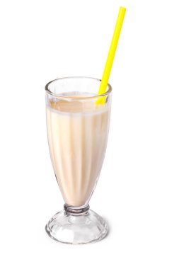 Beyaz arka planda muzlu milkshake.