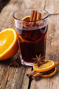 Portakallı tarçın ve sıcak şarap.