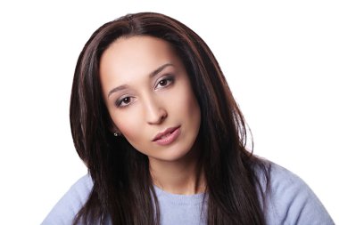 Beyaz arka planda bir kadın