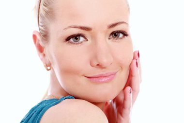 genç ve güzel kız beyaz arka plan üzerinde