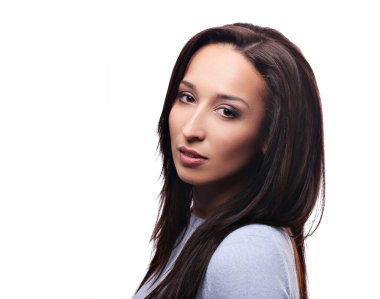 Beyaz arka planda bir kadın