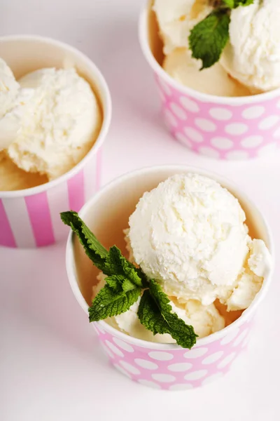 食べ物 テーブルの上のおいしいアイスクリーム — ストック写真