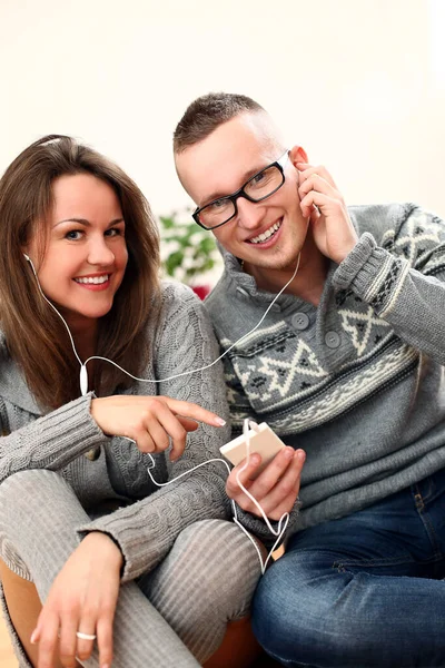 Fröhliches Glückliches Paar Posiert Hause — Stockfoto