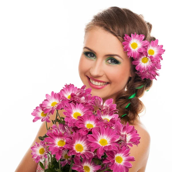 Όμορφη Κοπέλα Λουλούδια Στα Μαλλιά Και Εκφραστική Μακιγιάζ — Φωτογραφία Αρχείου