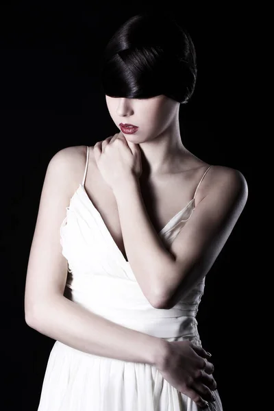 Belle Fille Robe Blanche Sur Fond Noir — Photo