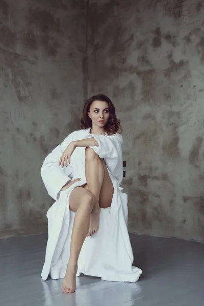 Schoonheid Spa Vrouw Een Witte Badjas — Stockfoto