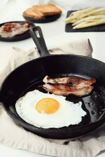 Desayuno Huevo Frito Con Tocino —  Fotos de Stock