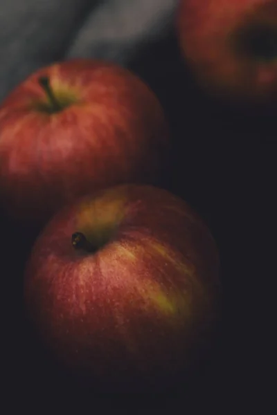 Läckra Äpplen Bordet — Stockfoto