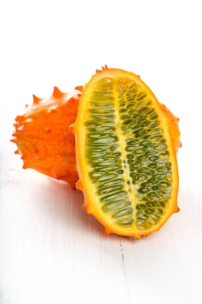 Kiwano Frutta Melone Cornuto Sul Tavolo — Foto Stock