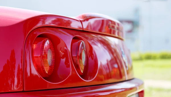 Mașină Roșie Ferrari Stradă — Fotografie, imagine de stoc