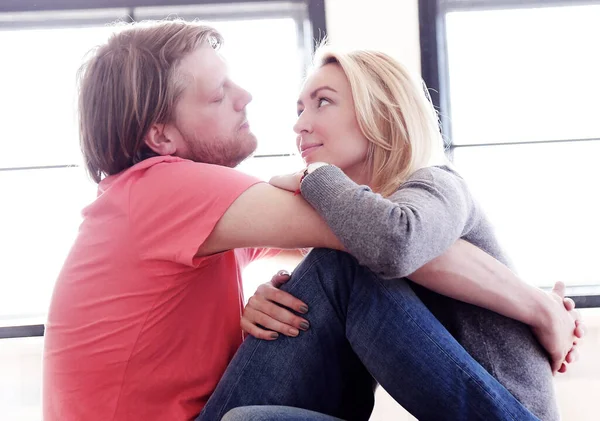 Aşk, ilişki. Evdeki güzel çift