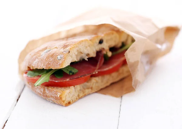 Nahaufnahme Bild Von Einem Leckeren Sandwich Auf Weißem Hintergrund — Stockfoto