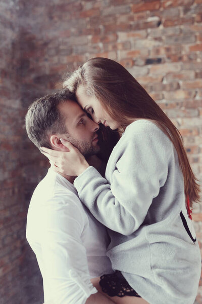 Страсть. Симпатичная пара дома