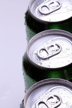 Kutuları soğuk içecekle kapat.