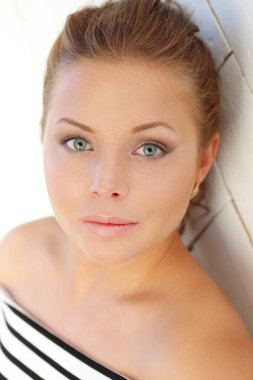 Güzellik. Güzel yüzlü güzel bir kadın.